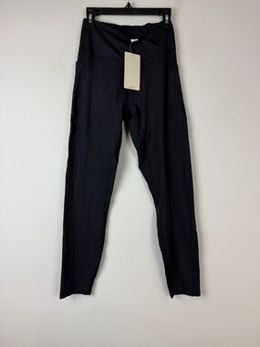 HALARA Black Crossover front 7/8 leggings Medium NWT